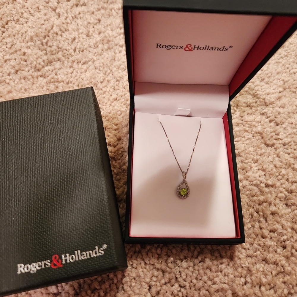 Brand new Roger's and Holland peridot and diamond infinity necklace sterling
